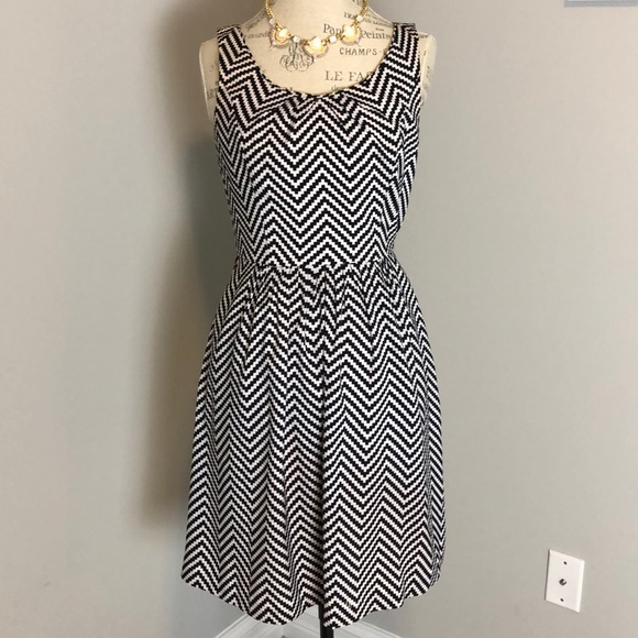White House Black Market Dresses & Skirts - WHBM Chevron Print Satin Belted Dress